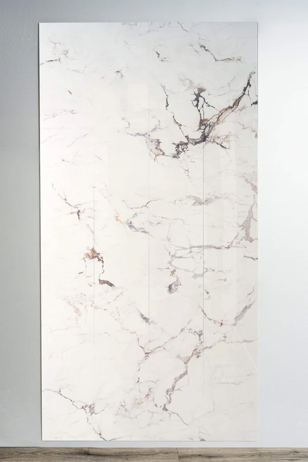 capraia-bianco-marble-effect-wall-panels-elegant-white-marble-inspired-panels-golden-veining